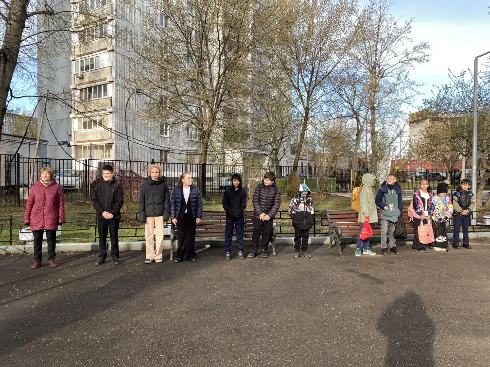 ЦЕРЕМОНИЯ ПОДНЯТИЯ ФЛАГА   🇷🇺 Учебная неделя после каникул традиционно началась с торжественной цере