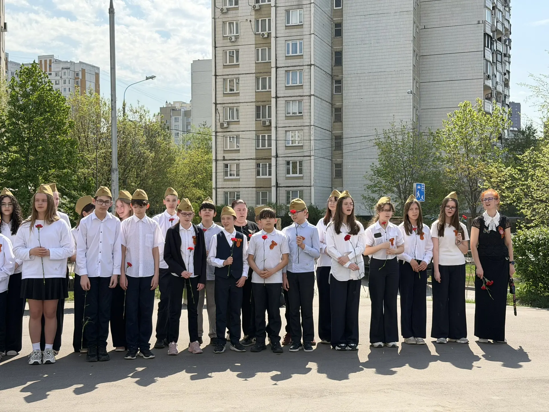 Акция памяти «Красные гвоздики» 🙏🏻  В преддверии Дня Победы наши ученики присоединились к акции «Кра