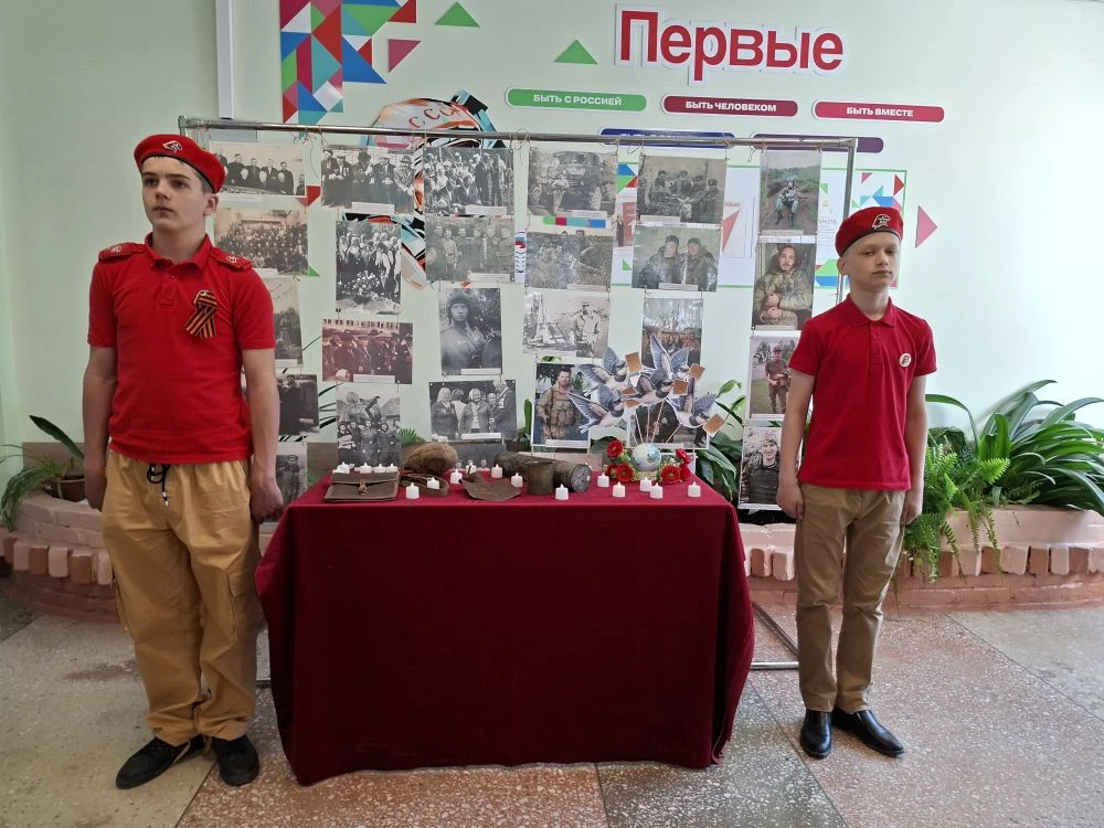 Сегодня юнармейцы нашей школы несли Вахту Памяти.