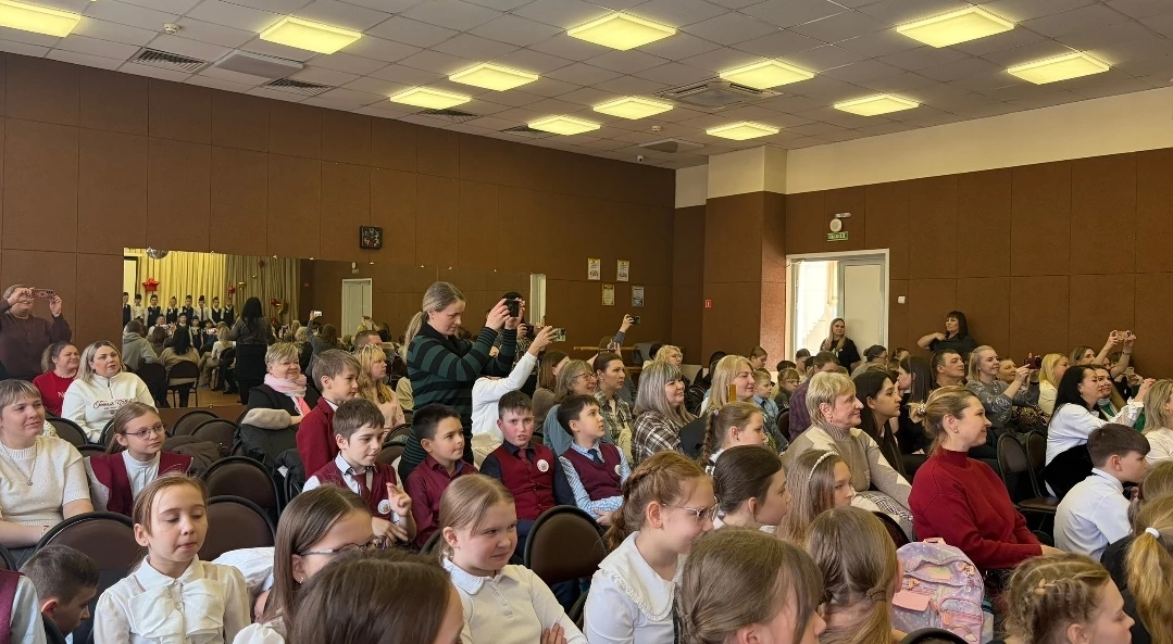 🌸🎉 В нашей школе прошел замечательный праздничный концерт, посвященный Международному женскому дню 8