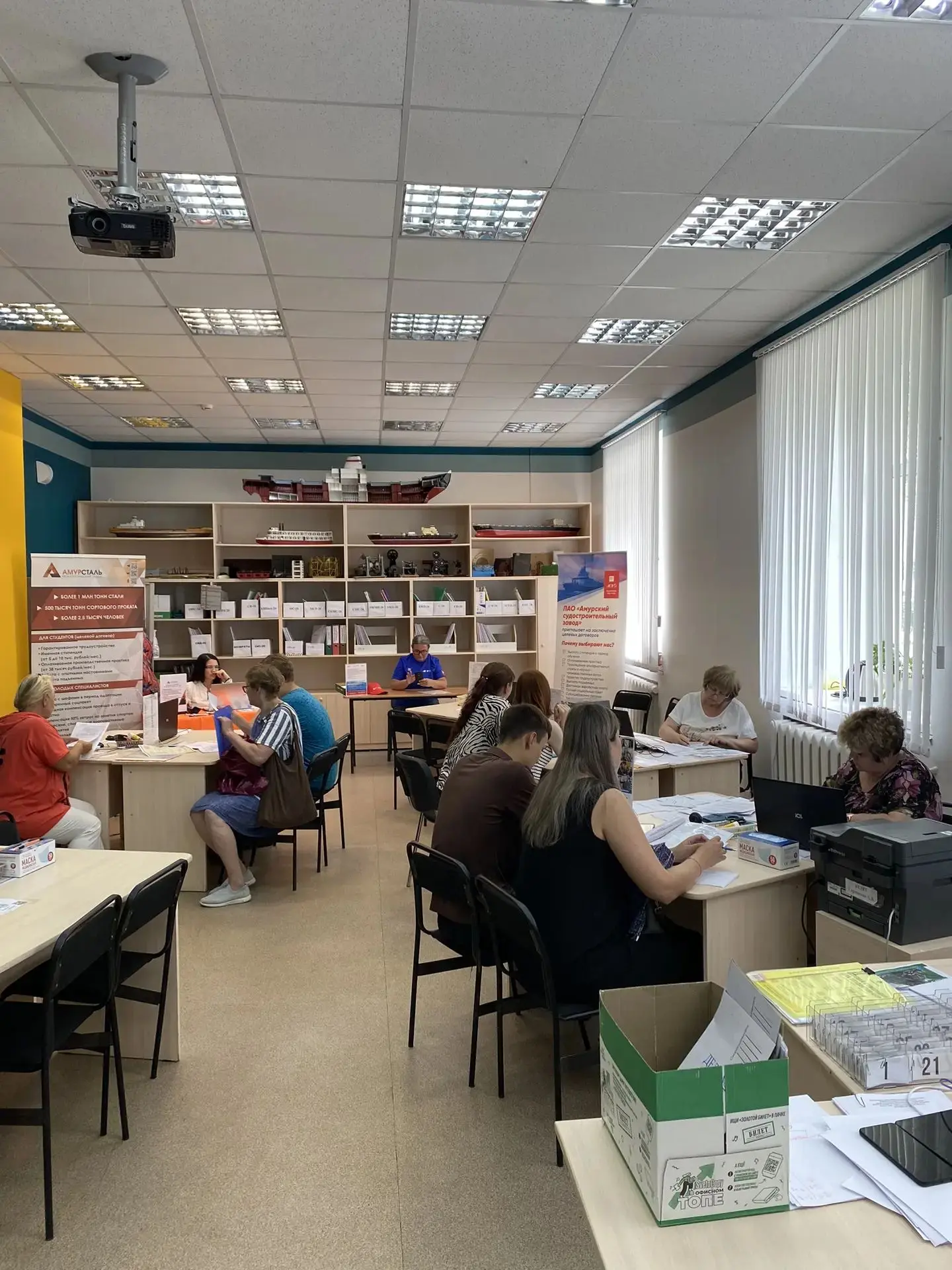 Уважаемые абитуриенты!

Вы сдали аттестаты, посмотрели на рейтинг и поняли, что хотите попробовать с