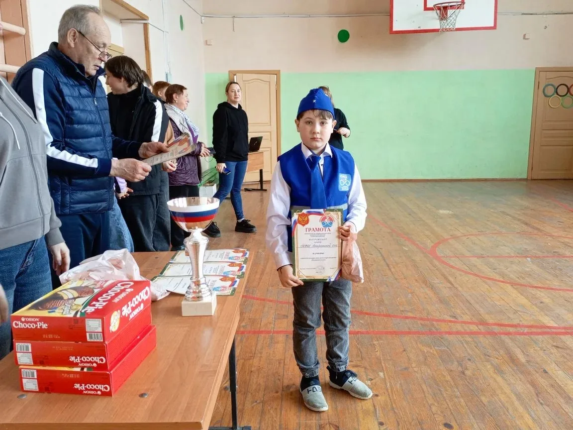 Команда школы учащихся 3 и 5 классов приняла участие в районном конкурсе юных инспектор...