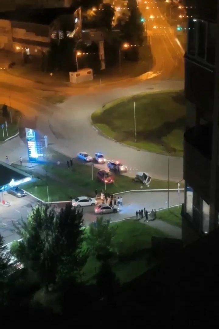 В Тольятти ночью перевернулась легковушка 
 
ДТП произошло сегодня, 15 июня, ночью в Тольятти на кол