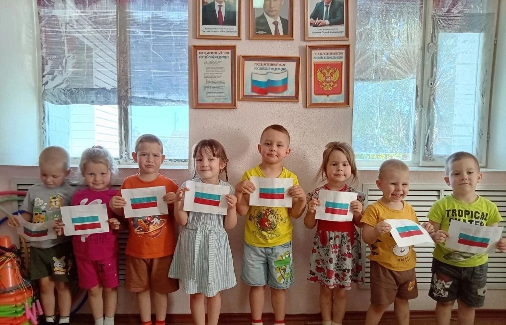🇷🇺В преддверии «Дня России» в нашем детском саду прошло коллективное творческое занятие — дети соз