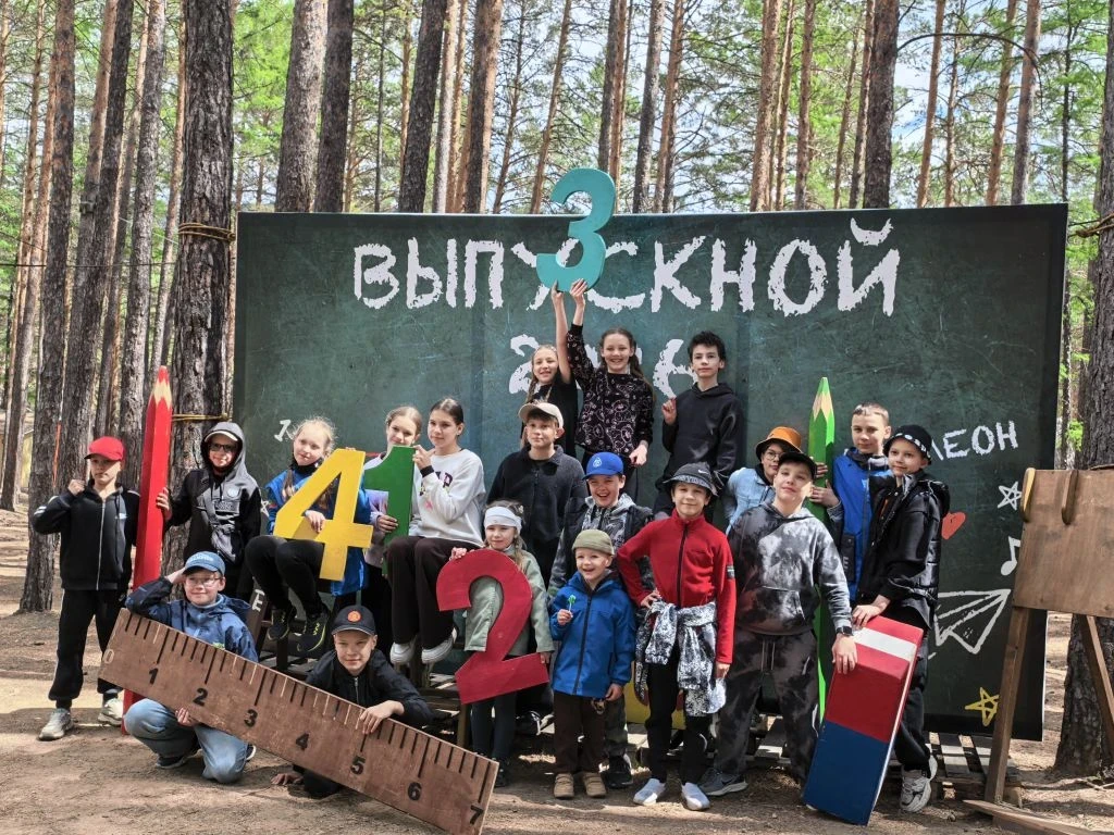 Лето, дружба и приключения: 6 класс открыл сезон походом в парк «Хамелеон»!🧗‍♂️