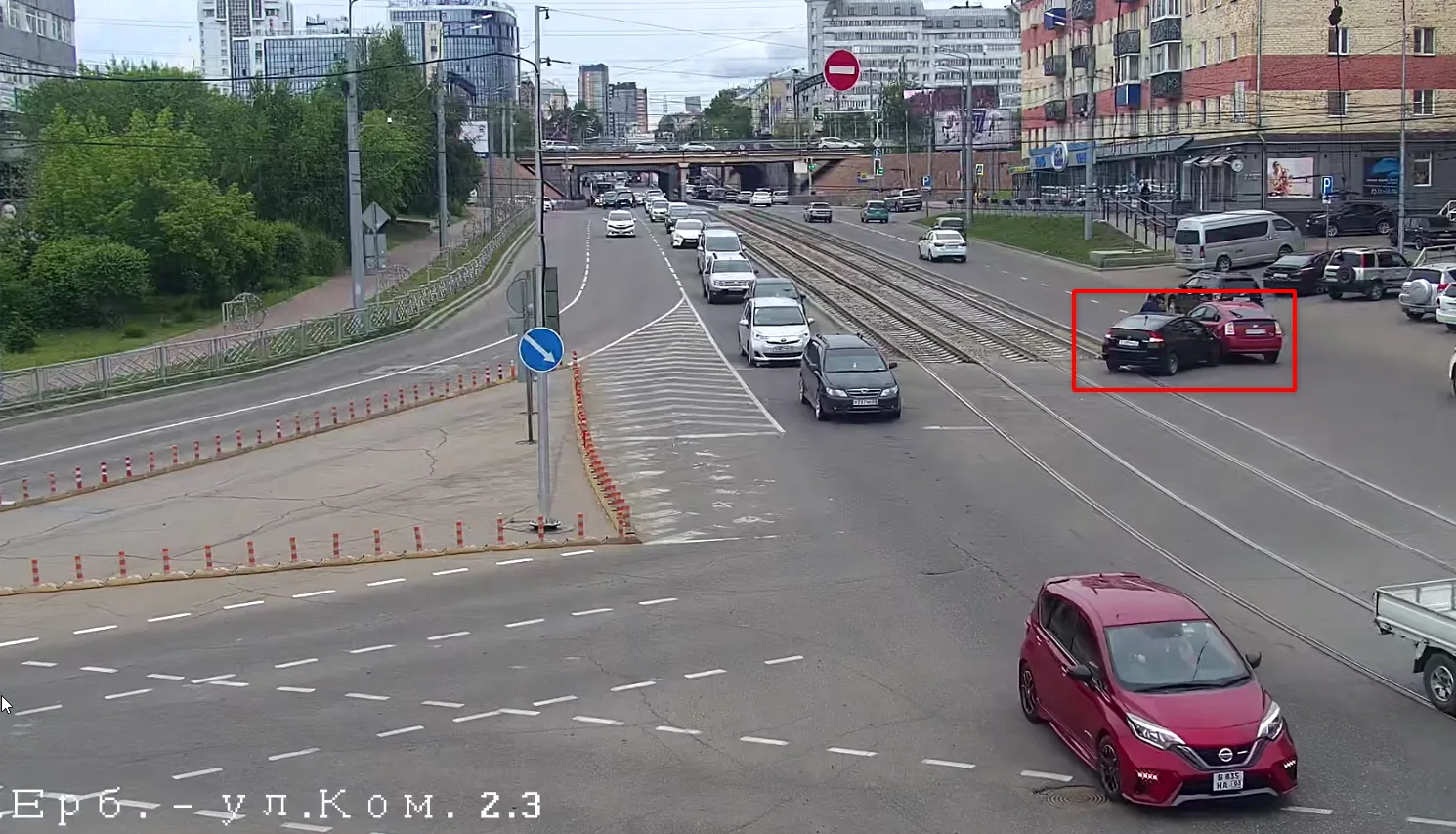 ✅ На ул. Ербанова (Спутник) произошло ДТП с участием двух легковых автомобилей, занята ...