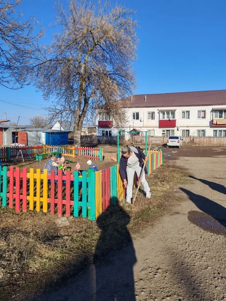 Как проходят субботники в нашем селе