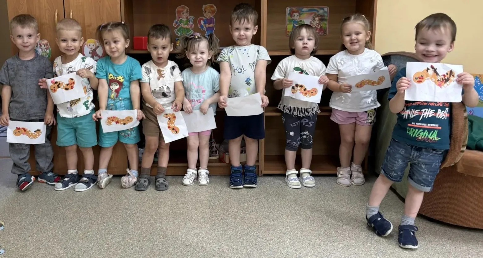 🐛✨Сегодня мы творили с большим вдохновением! Посмотрите, какие яркие и веселые гусениц...