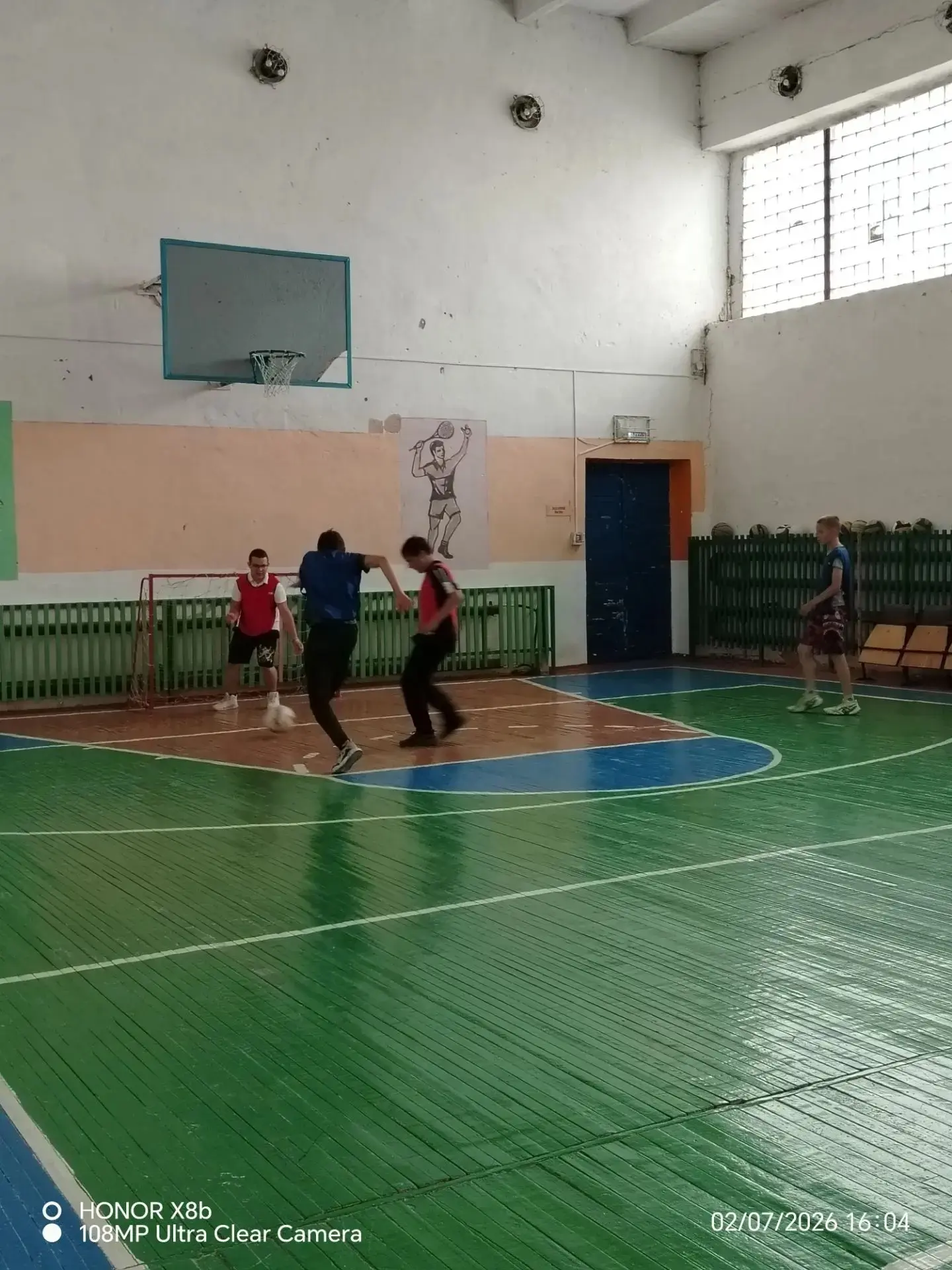 В Спортивном зале Дома Культуры прошли соревнования по мини-футболу.
Перед началом соревнований прош