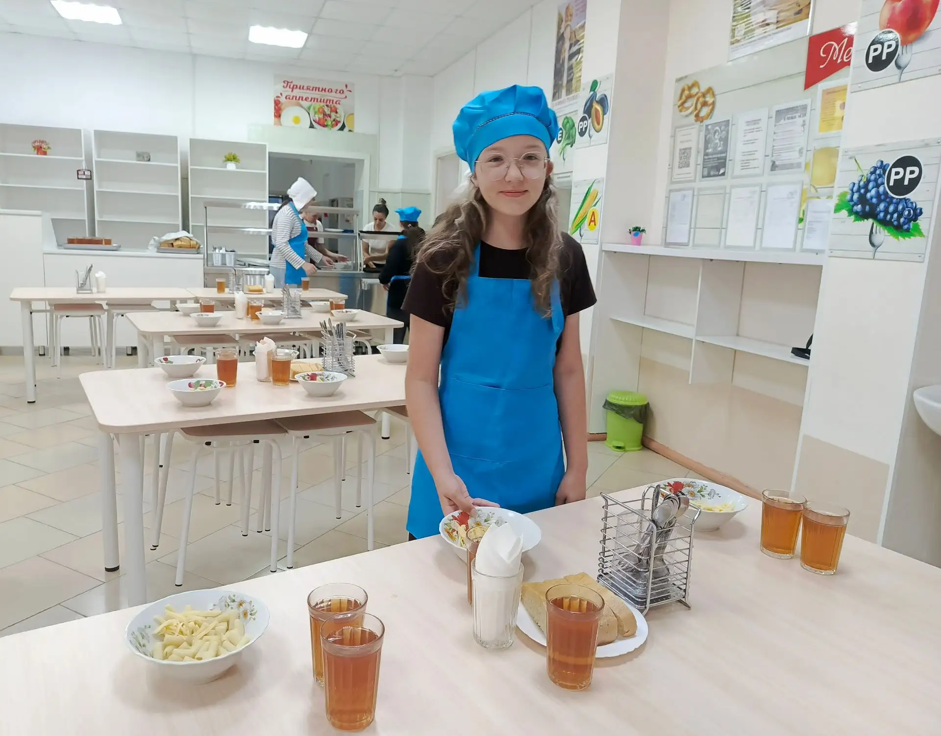 Наши хозяюшки-дежурные в столовой! 🍽
