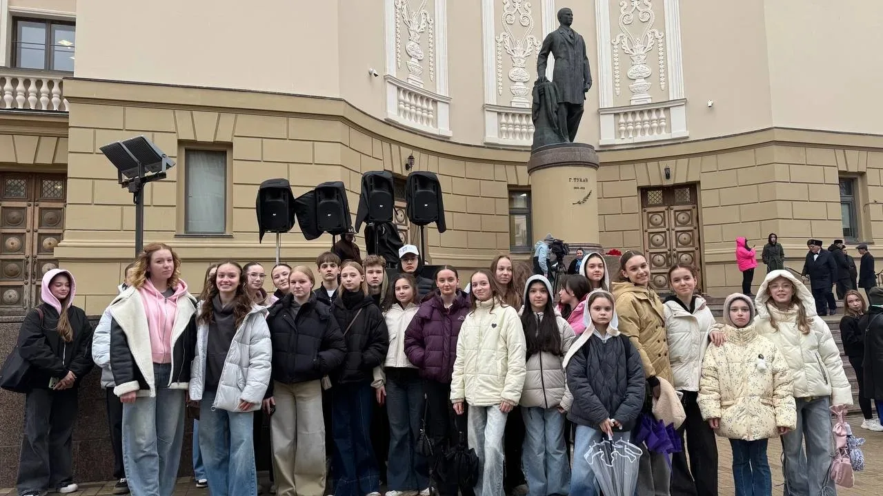 Сегодня у памятника Габдуллы Тукая возле театра оперы и балета им. М. Джалиля прошёл Пр...