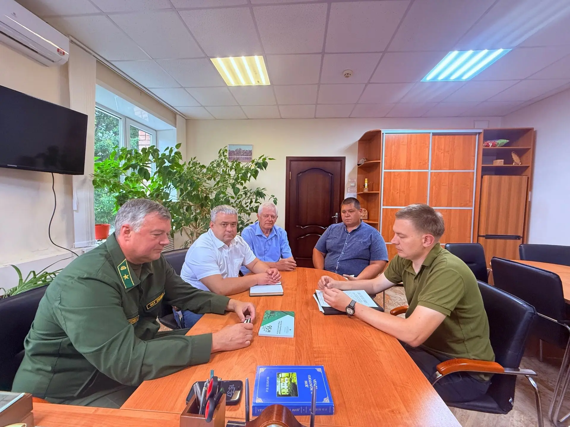 В рамках лесокультурного сезона 2026 года Смоленщину посетил заместитель директора по р...