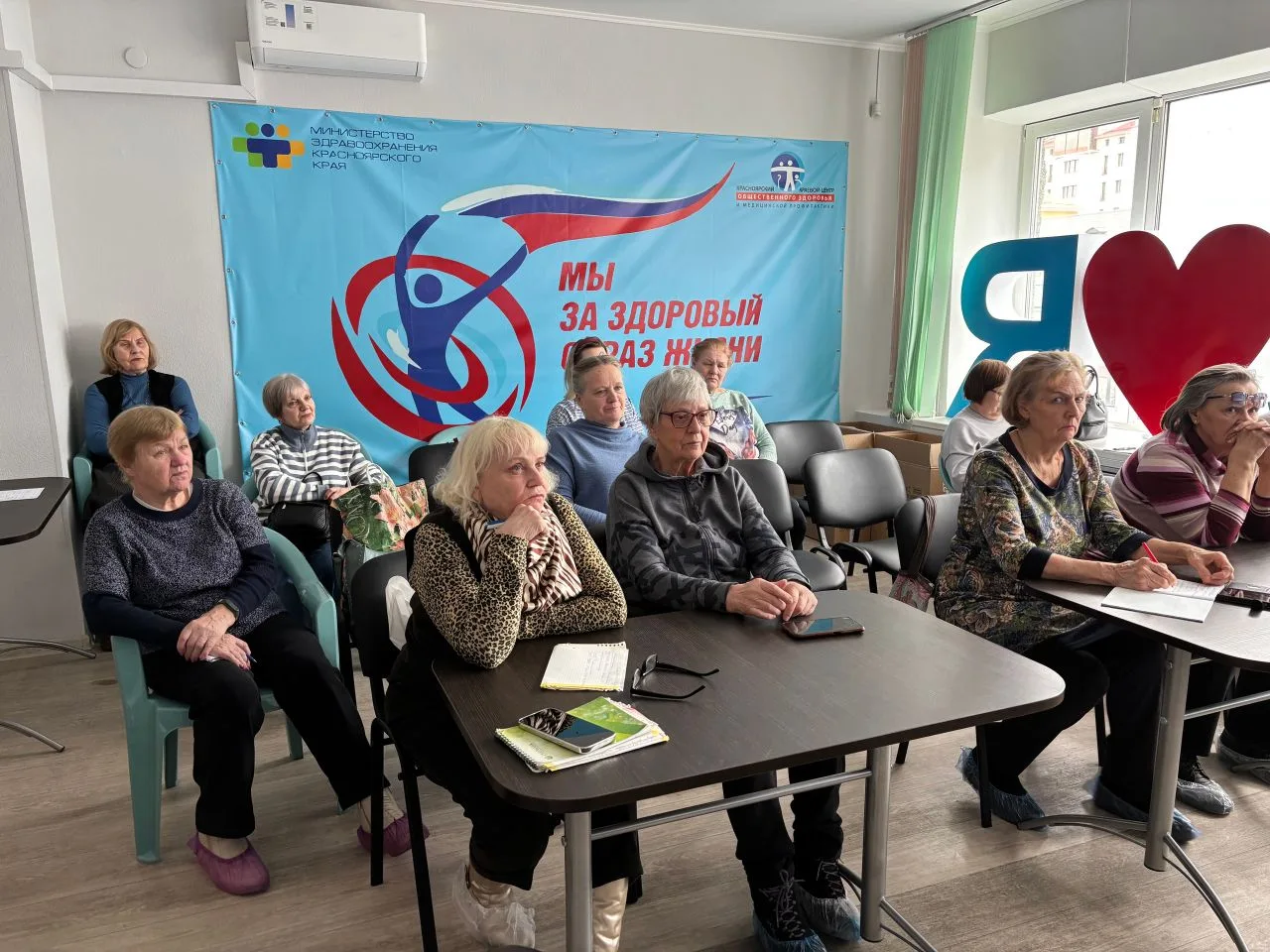 Красноярские пенсионеры осваивают кинезиотейпирование    В Красноярске для участников «Клуба активно
