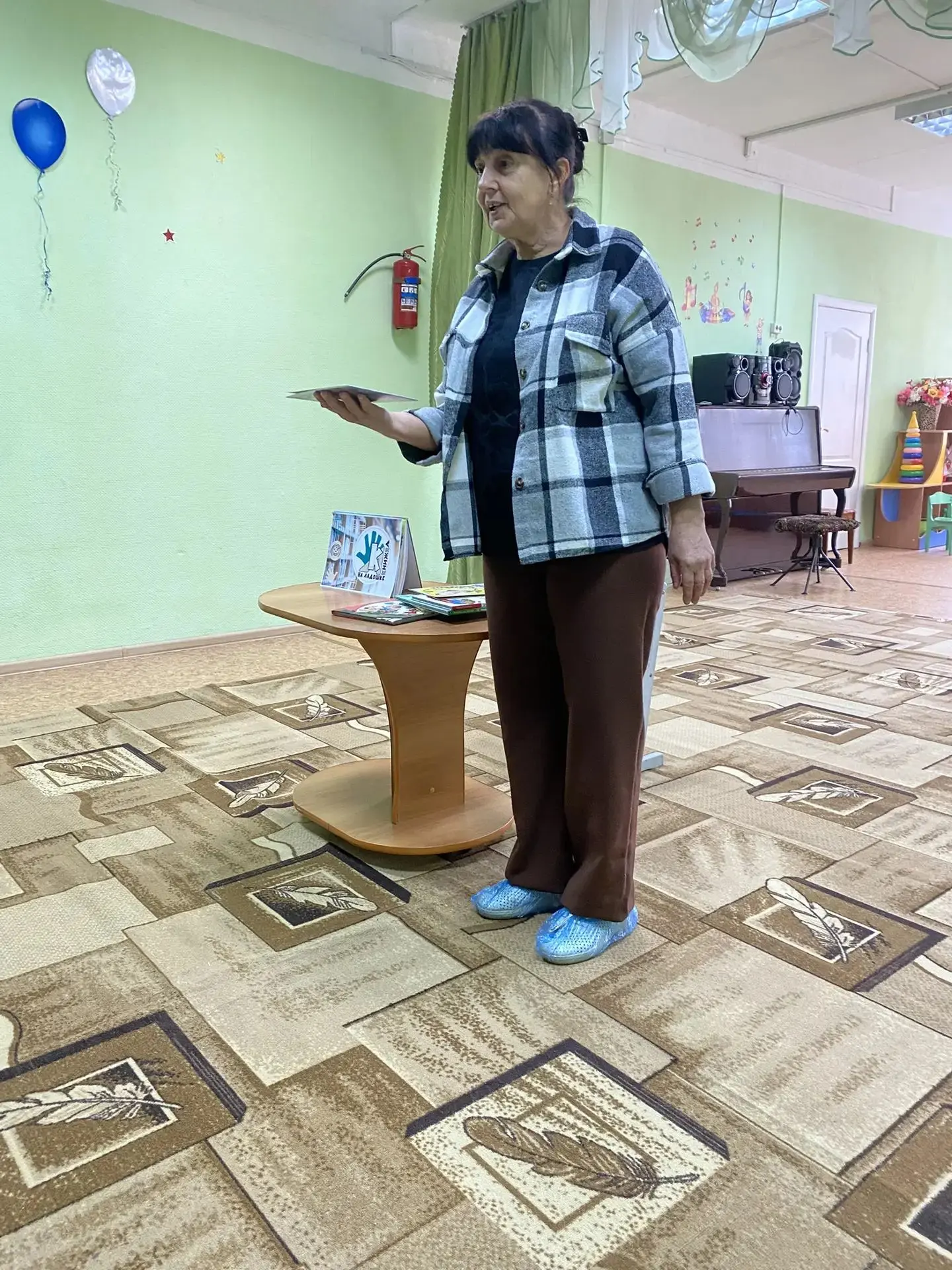 Дети средней группы приняли участие в международной библиотечной акции «Книжка на ладош...