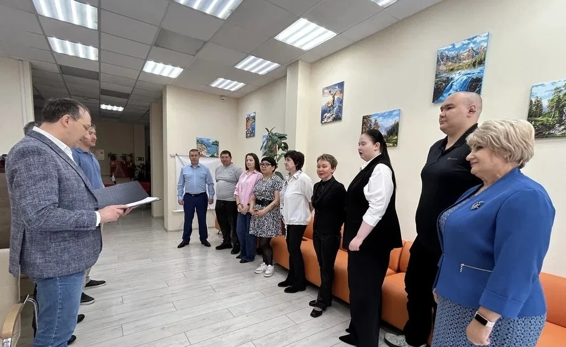 Сотрудники МФЦ Чукотки получили награды ко Дню работника МФЦ

27 июля в России отмечается День работ