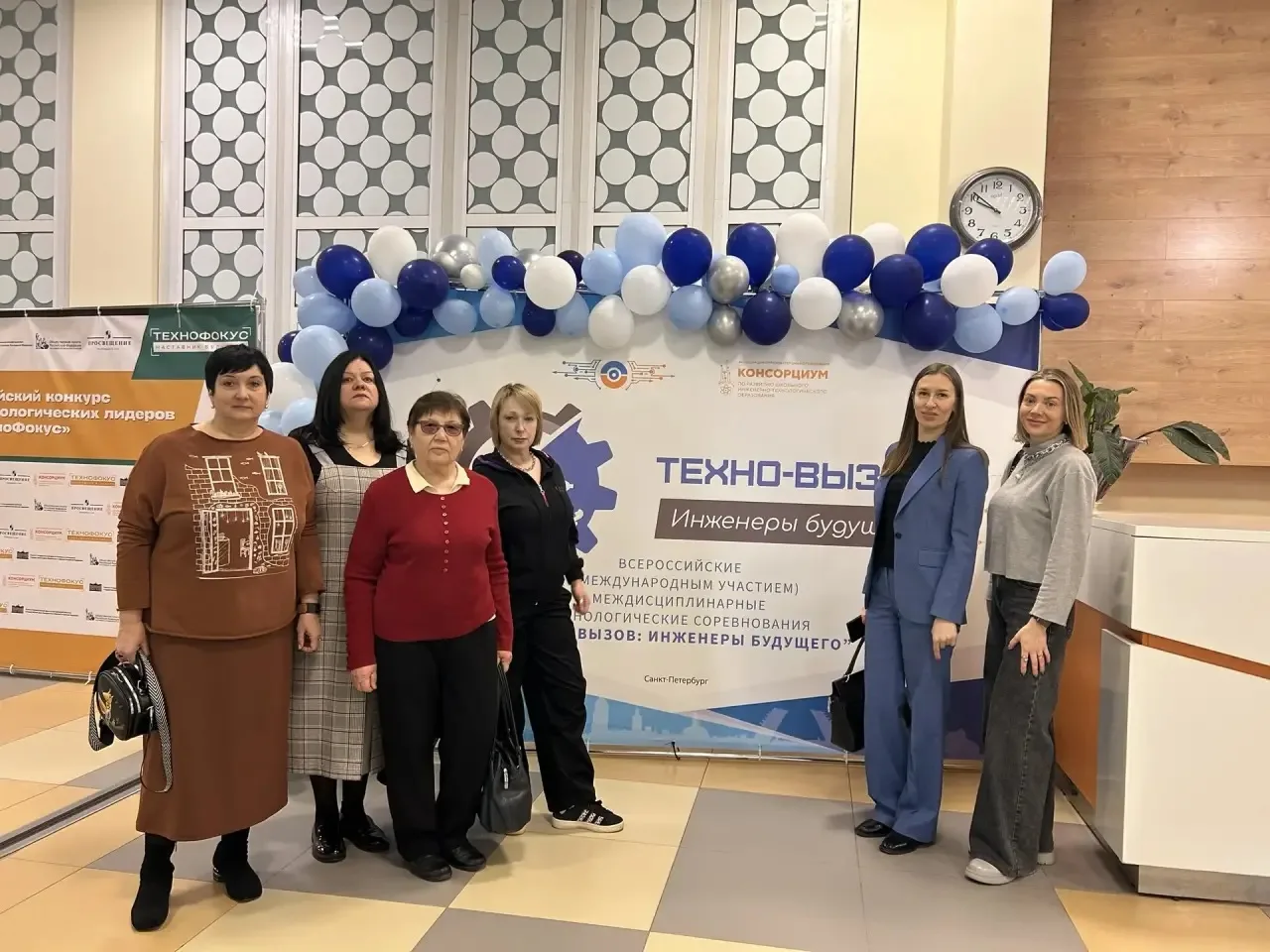 В рамках XVI Петербургского международного образовательного форума учителя нашей школы посетили множ
