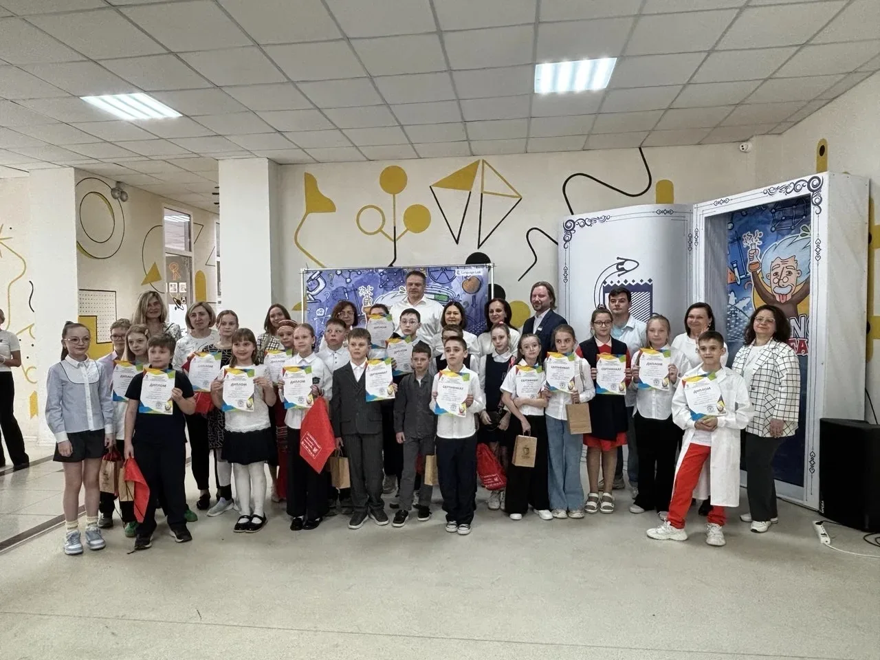 Поздравляем ученика 5 «А» класса Сайфуллина Романа с Дипломом лауреата III степени на II Регионально