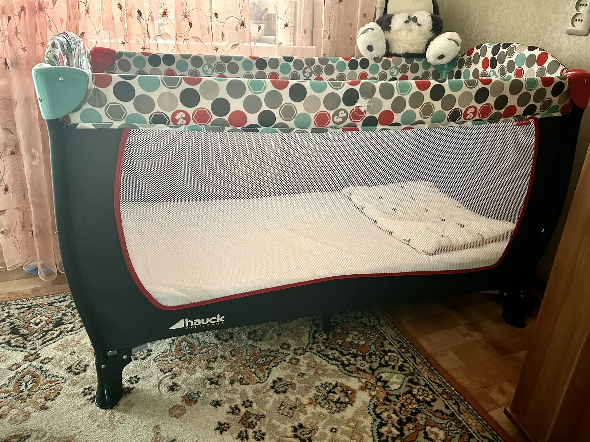 Продам кроватку манеж +матрас+подушку из муслина , состояние хорошее . Цена 2500.  Центр .