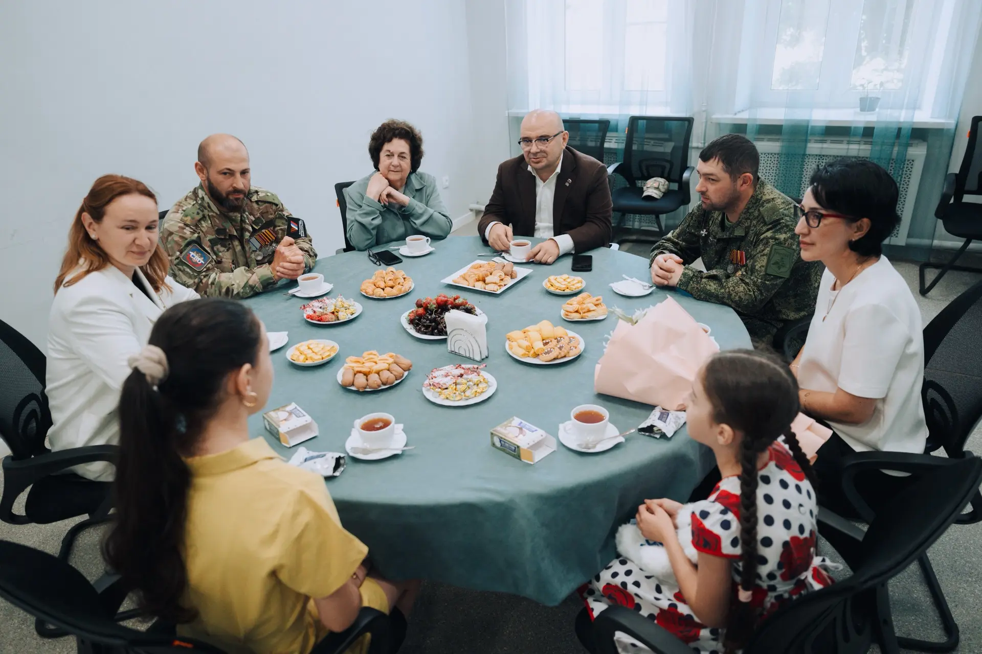 Встретился с ветераном спецоперации Залимом Цаговым и его семьёй 🤝