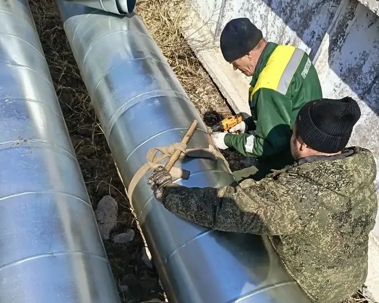🛠️Специалисты Спасского филиала КГУП «Примтеплоэнерго» продолжают выполнение работ по изоляции тепло