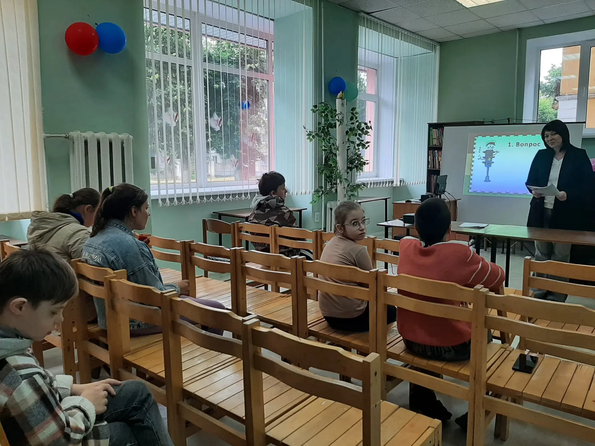 18 июня Детская библиотека№ 3 провела познавательный час «В стране дорожных знаков», для ребят пришк