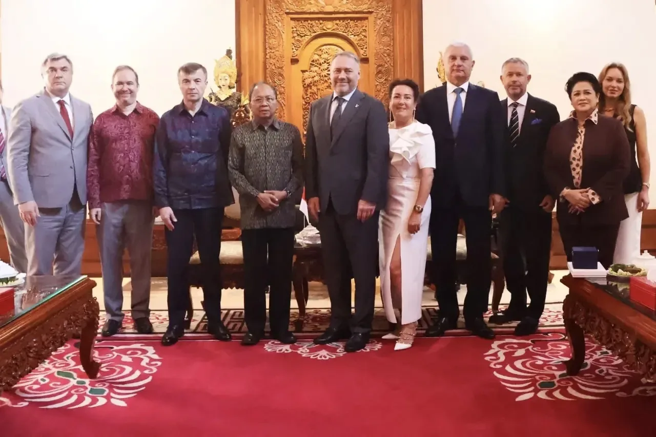 🤝 Рабочую программу на Бали начали со встречи с губернатором провинции. 

Поблагодарил И Ваяна Кост