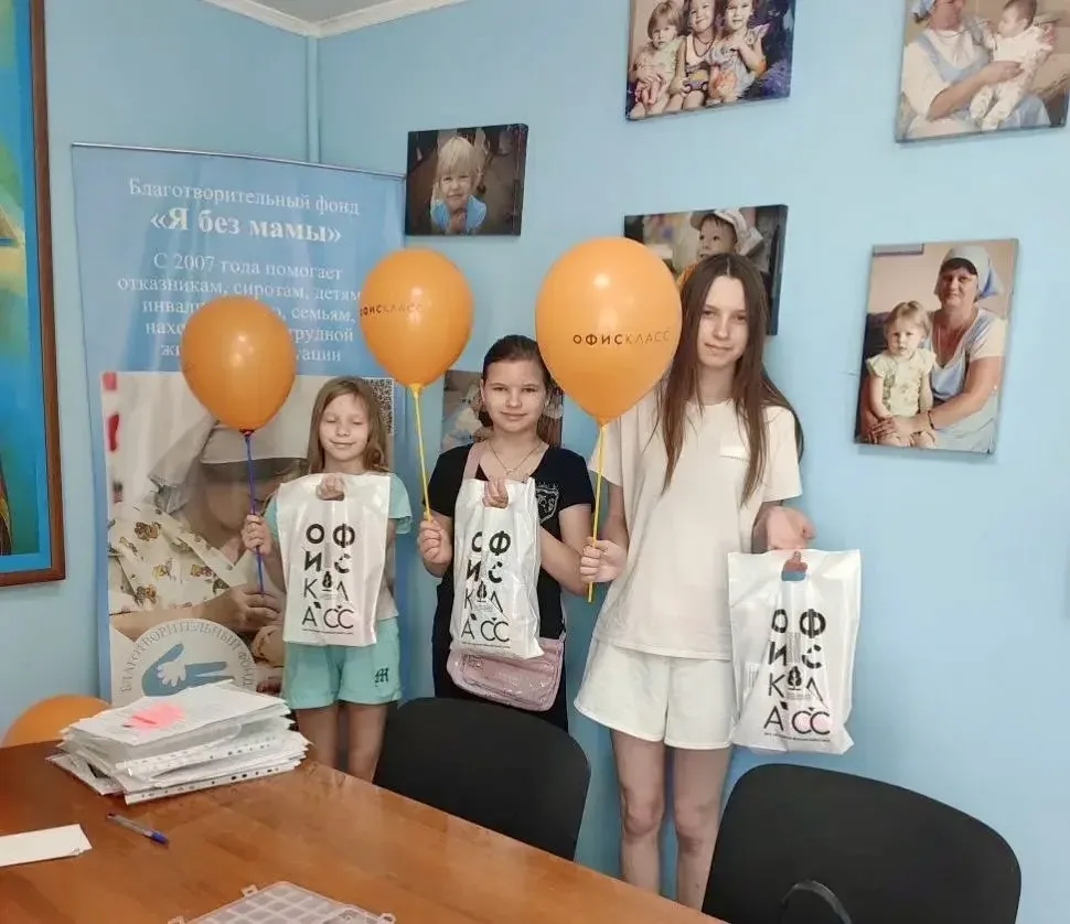 Тетради, ручки, карандаши, игрушки и большой запас других необходимых товаров получил благотворитель