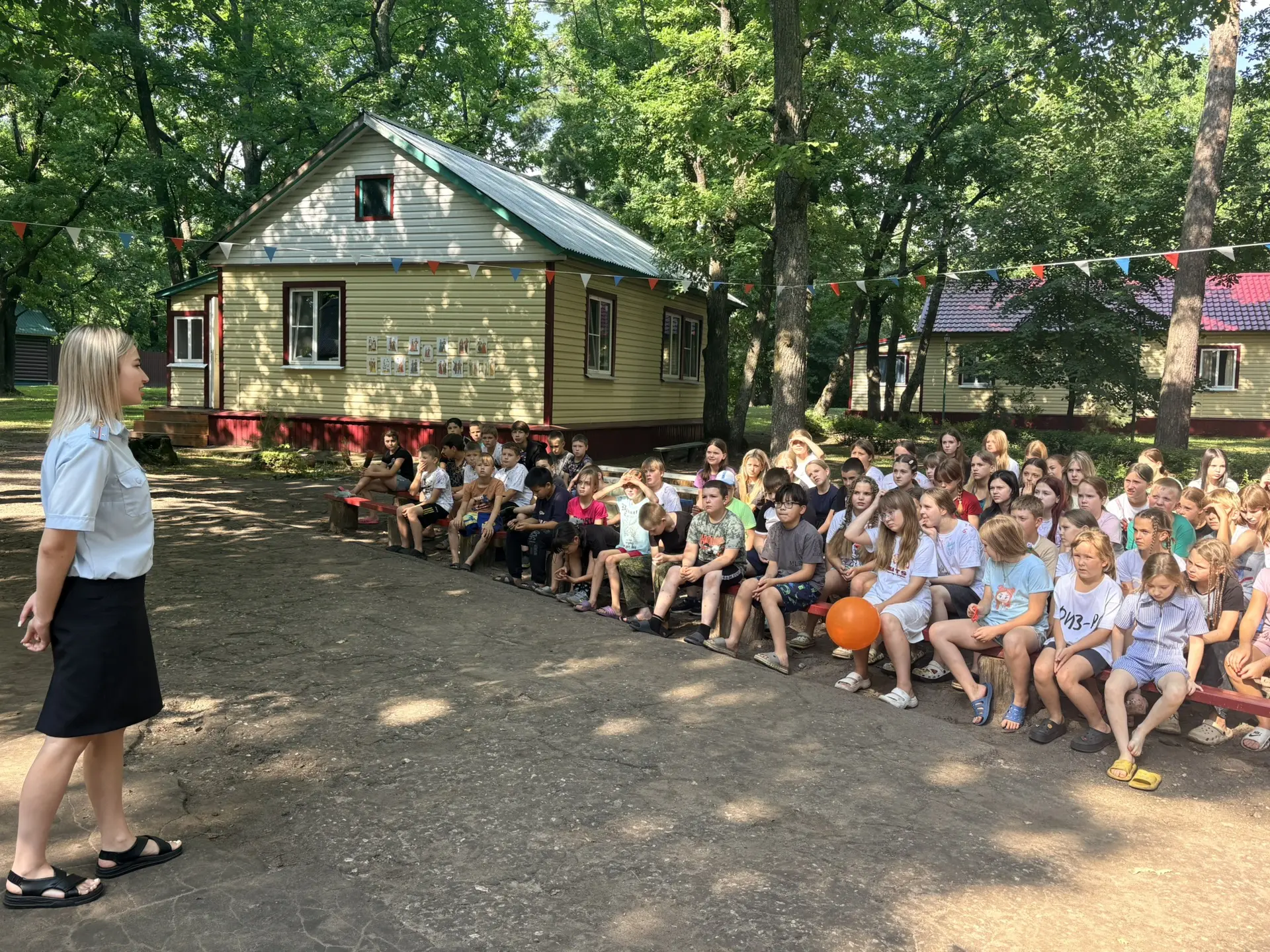 👮‍♀️ Консультационная площадка: в гостях — инспектор по делам несовершеннолетних! 

Сегодня в нашем