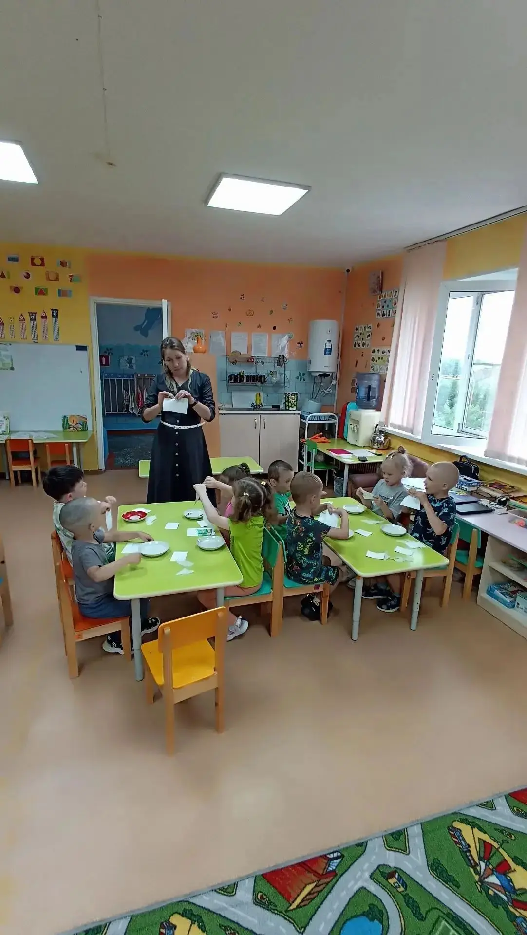 🧾 День бумаги сегодня прошёл в старшей группе "Радуга". Ребята разгадывали загадки, узнали немного 