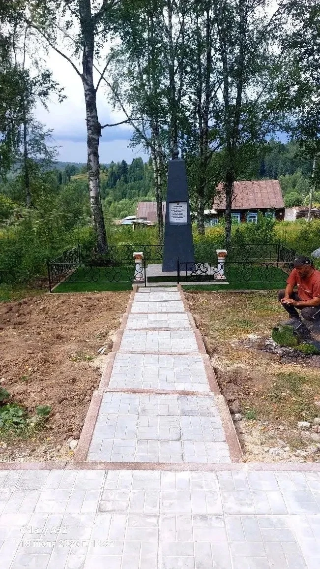 Закончились работы по благоустройству памятника Демьяну Погребному в поселке Центральны...