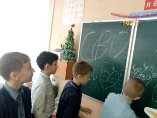 Ежегодно 5 декабря в России отмечается День добровольца (волонтёра). Советник директора по воспитани