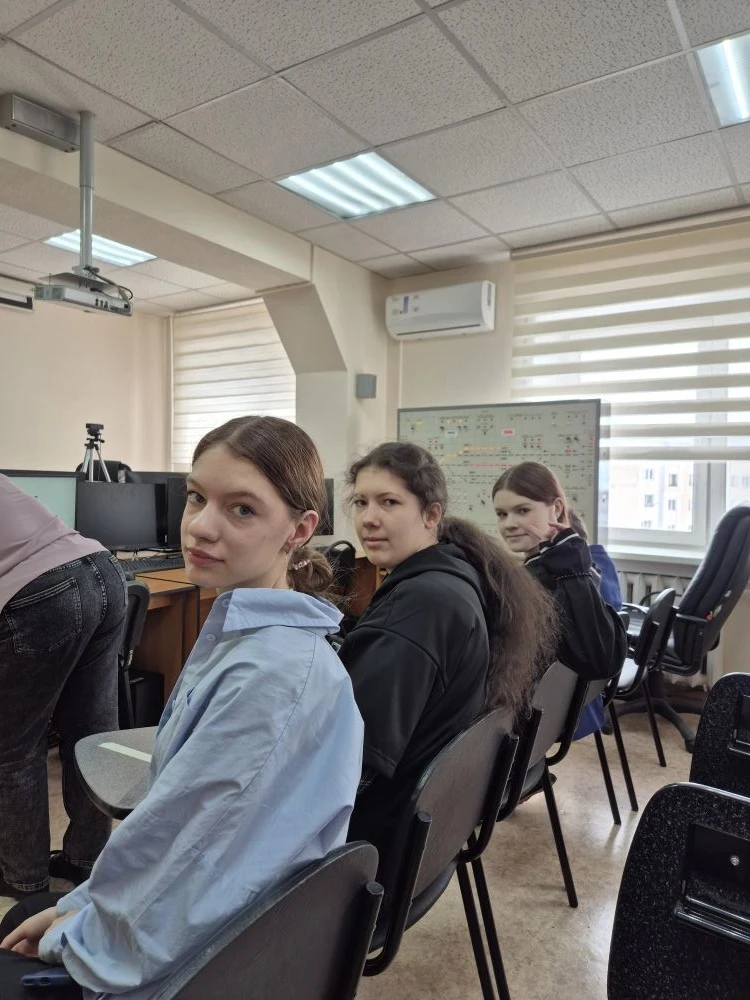 Кампания ОАО РЖД заинтересована в будущих кадрах. И поэтому сегодня проводит большую профориентацион