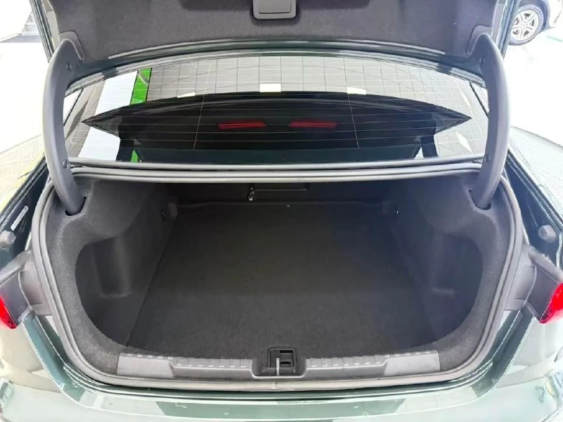 🚗 Audi A3L Limousine седан 2WD 35TFSI

Современный седан с LED-оптикой, климат-контролем, мультимед