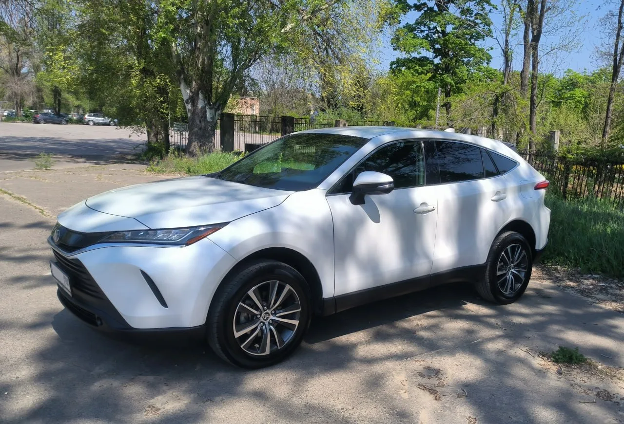 🚘 Марка и модель: #Toyota Venza Hybrid
📏 Пробег: 75000
📆 Год: 2022
📝 КПП: #Автоматическая
⚙️ Опи