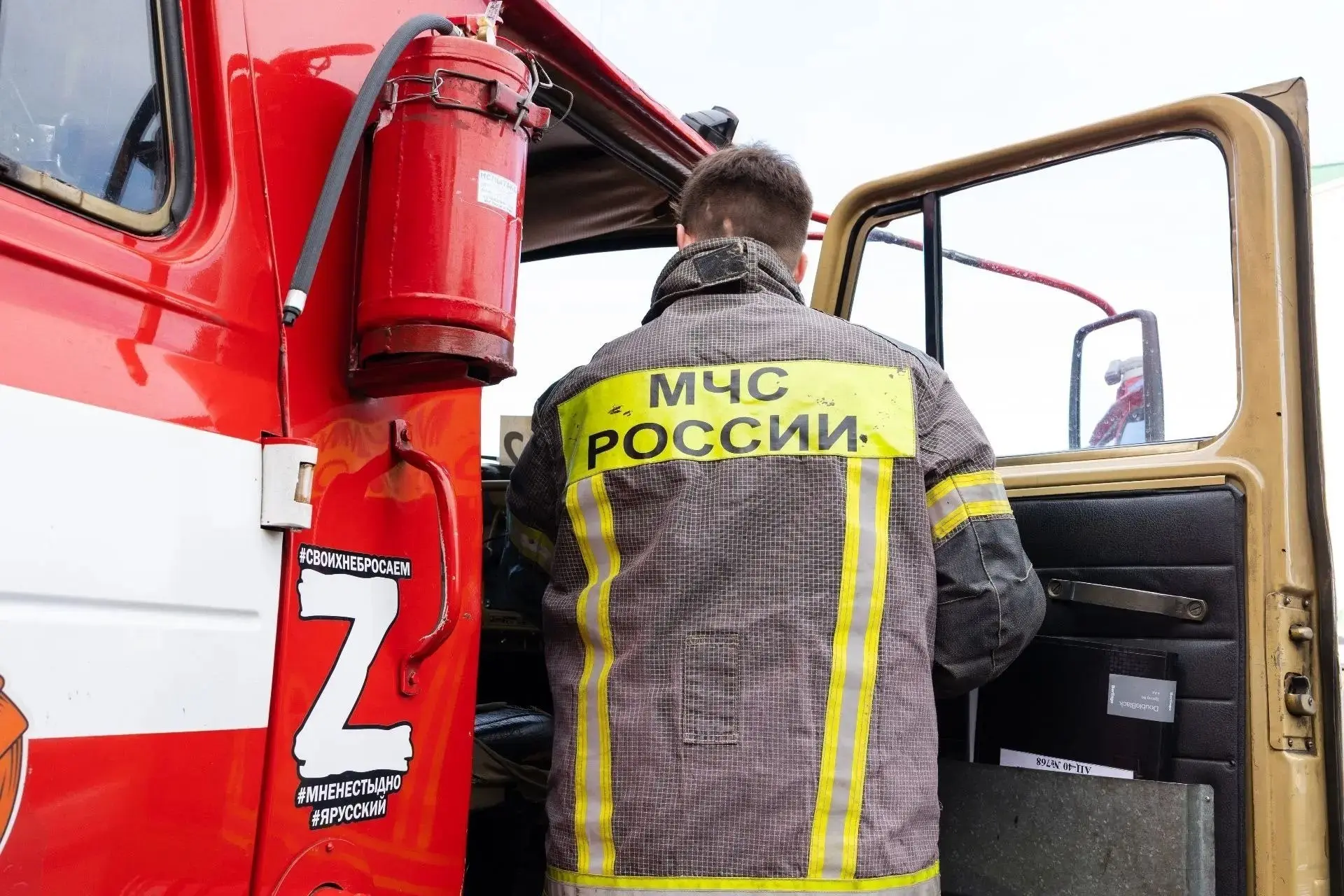 В Салехарде в результате пожара в хозяйственной постройке пострадал мужчина.