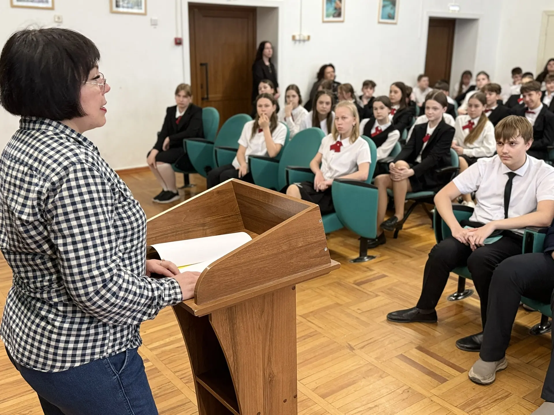 🚫 Семиклассники и безопасность: диалог с профессионалами.  Сегодня к семиклассникам приходили гости 