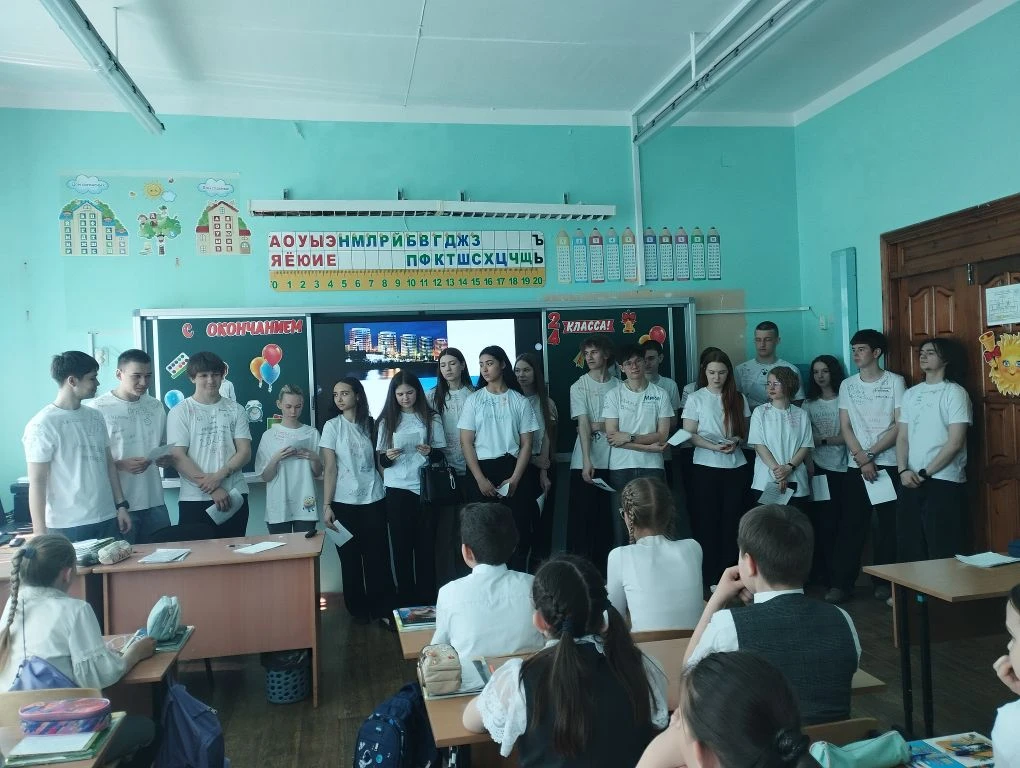 Агитбригады 11-классников  Перед обучающимися 4А и 4Г классов выступили агитбригады 11А и 11Б классо