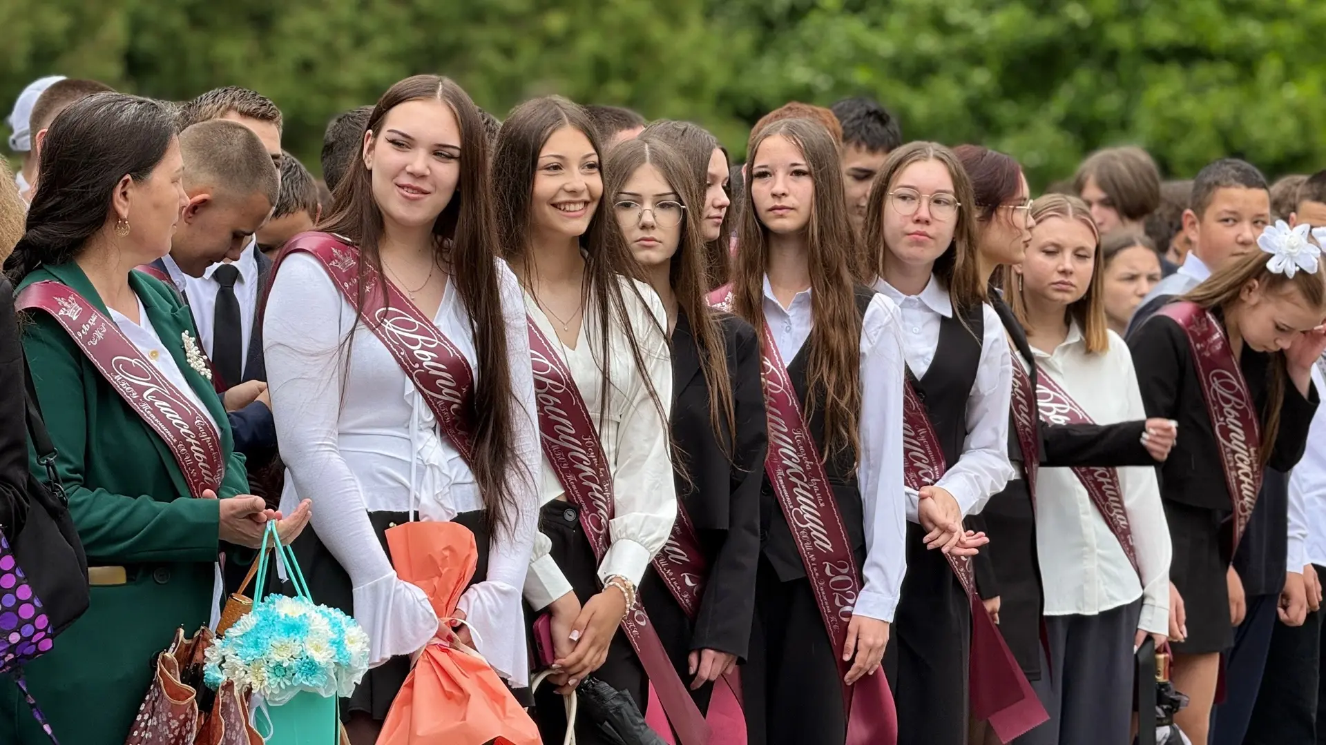 🔔 Последний звонок в школе №1 им. Ханжина П.С. сегодня прозвенел для: