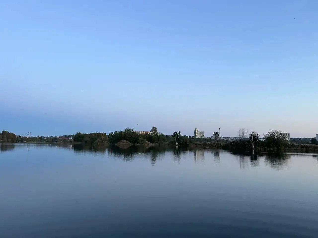 Кузьмиха сегодня приехал на вечерок на место, где два предыдущих вечера кормил, а там т...