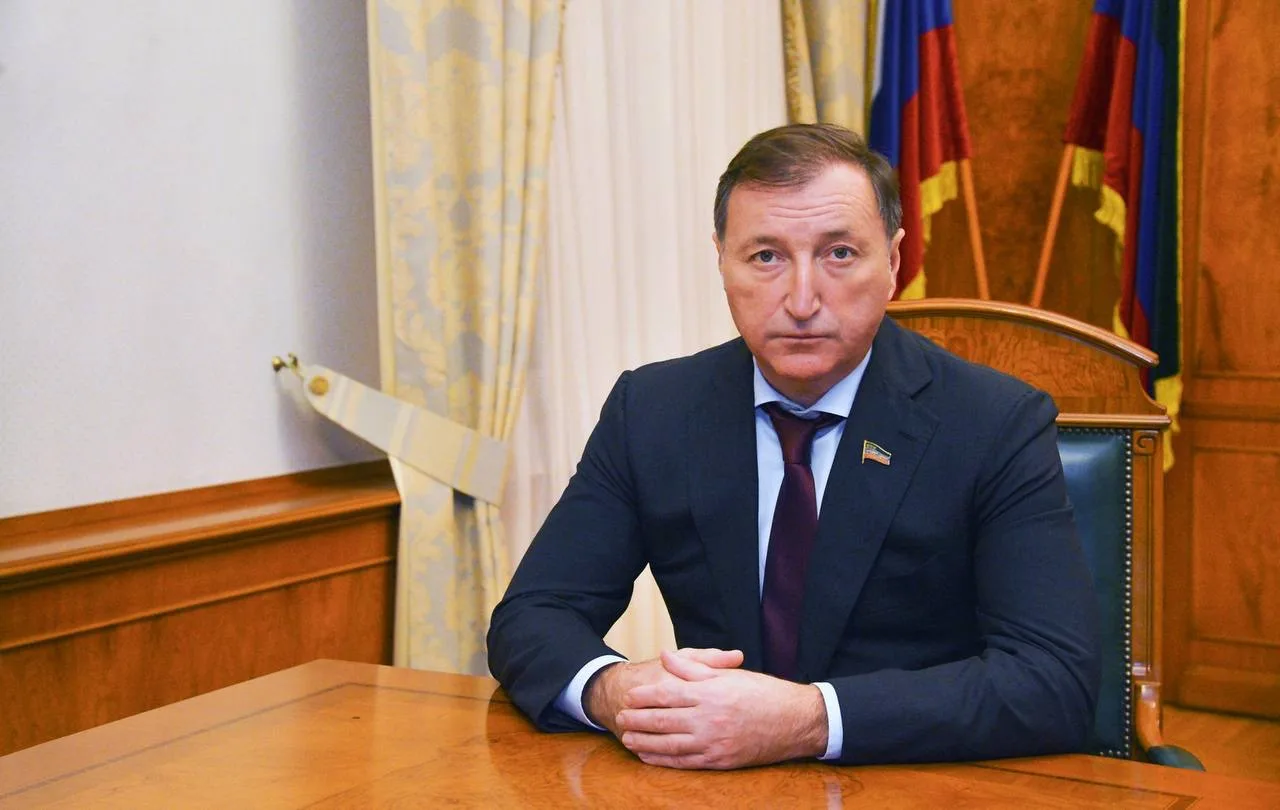 📜 Председатель Народного Собрания Дагестана Заур Аскендеров поздравил жителей республи...