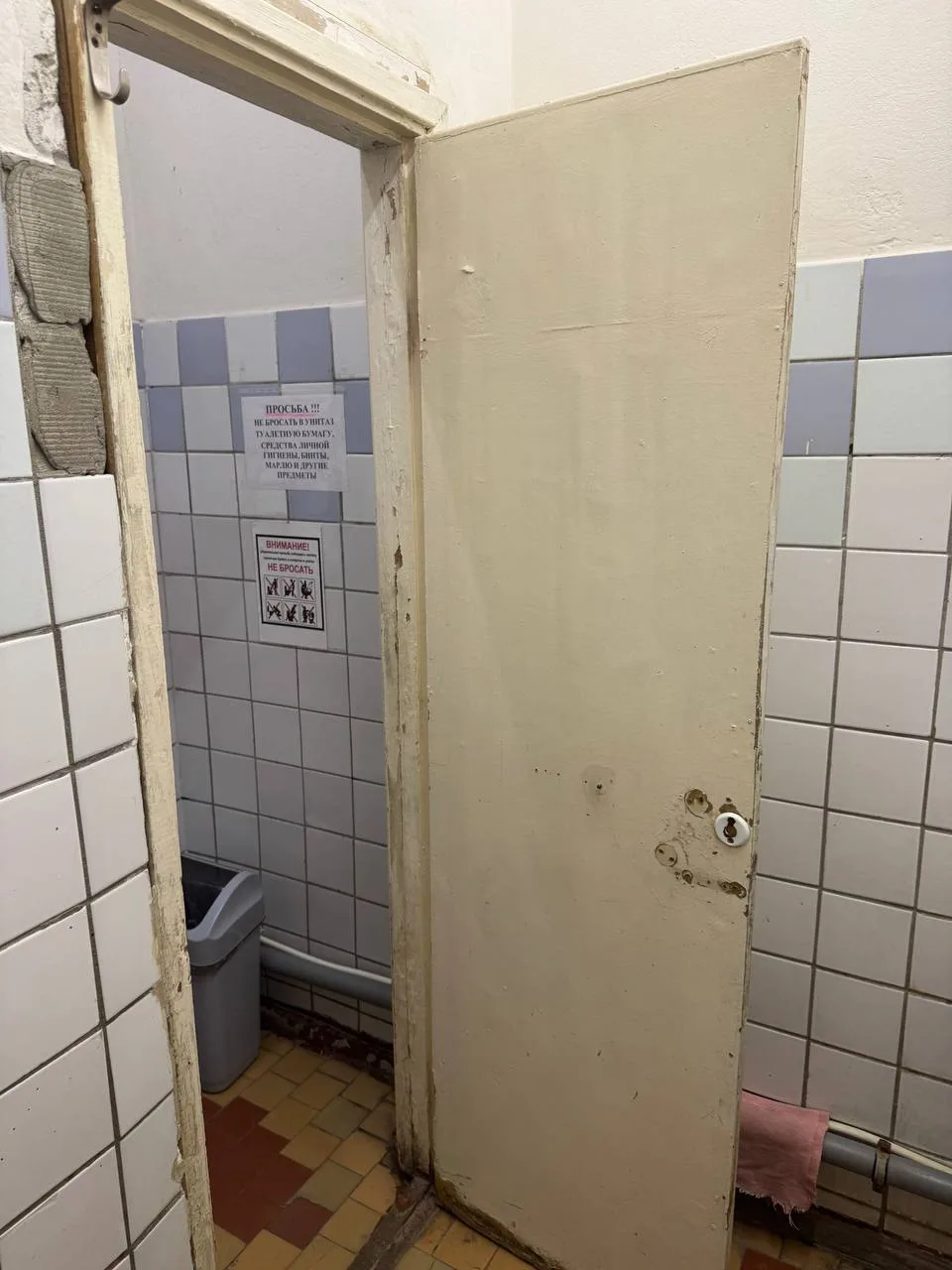 #письмо_в_редакцию

***
Василий, Вы писали про входную дверь в туалет в ОКБ. В итоге входную постави
