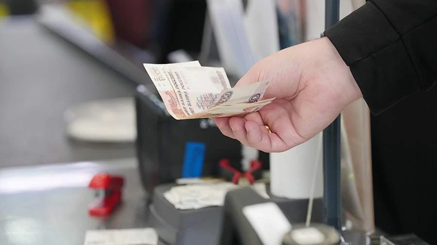 В России аномально выросло число оплат наличными

Уже каждый третий чек в магазине (до 30,2%) в перв