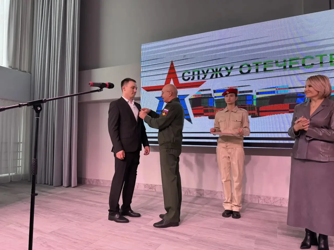 День призывника и награждение героев СВО прошли в Кулешовке  В Кулешовской средней школе № 16 состоя