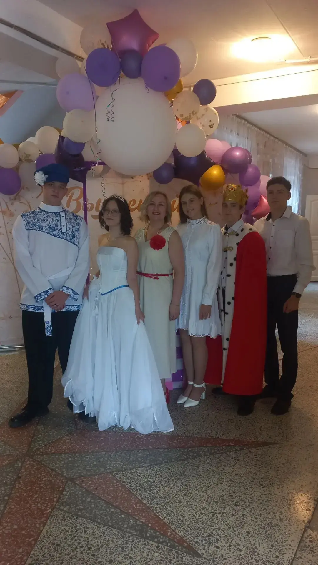 🎉 Заметка: на торжественной церемонии вручения аттестатов нас порадовали отличные ведущие — они дер
