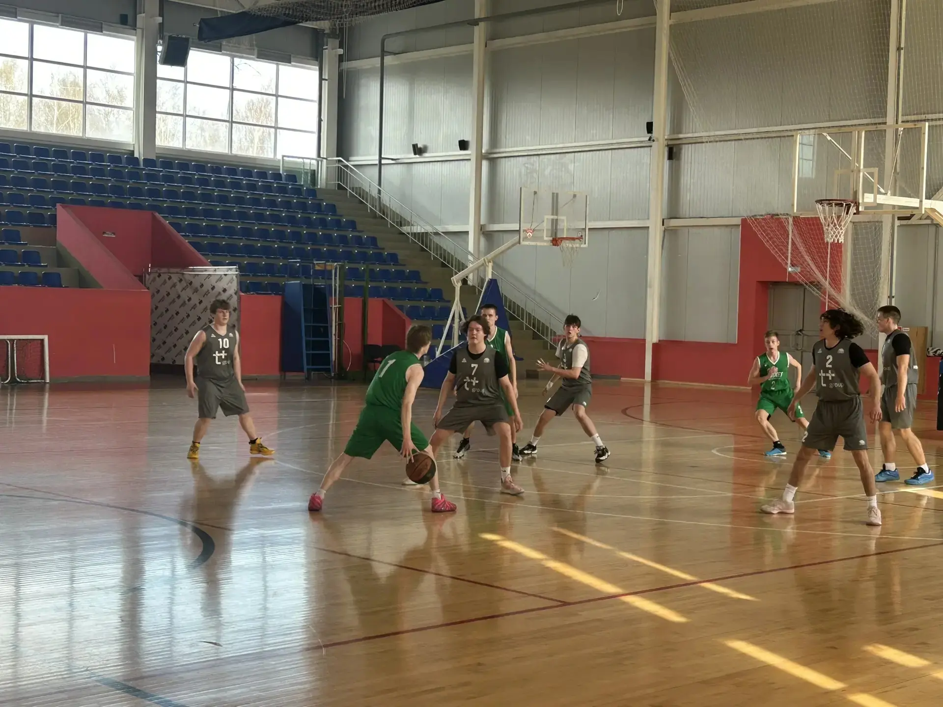 🏀 БАСКЕТБОЛЬНЫЙ ТРИУМФ! МЫ - ЧЕМПИОНЫ 🏀  Поздравляем команду юношей нашей школы с Победой 🏆 🥇 в 15-м