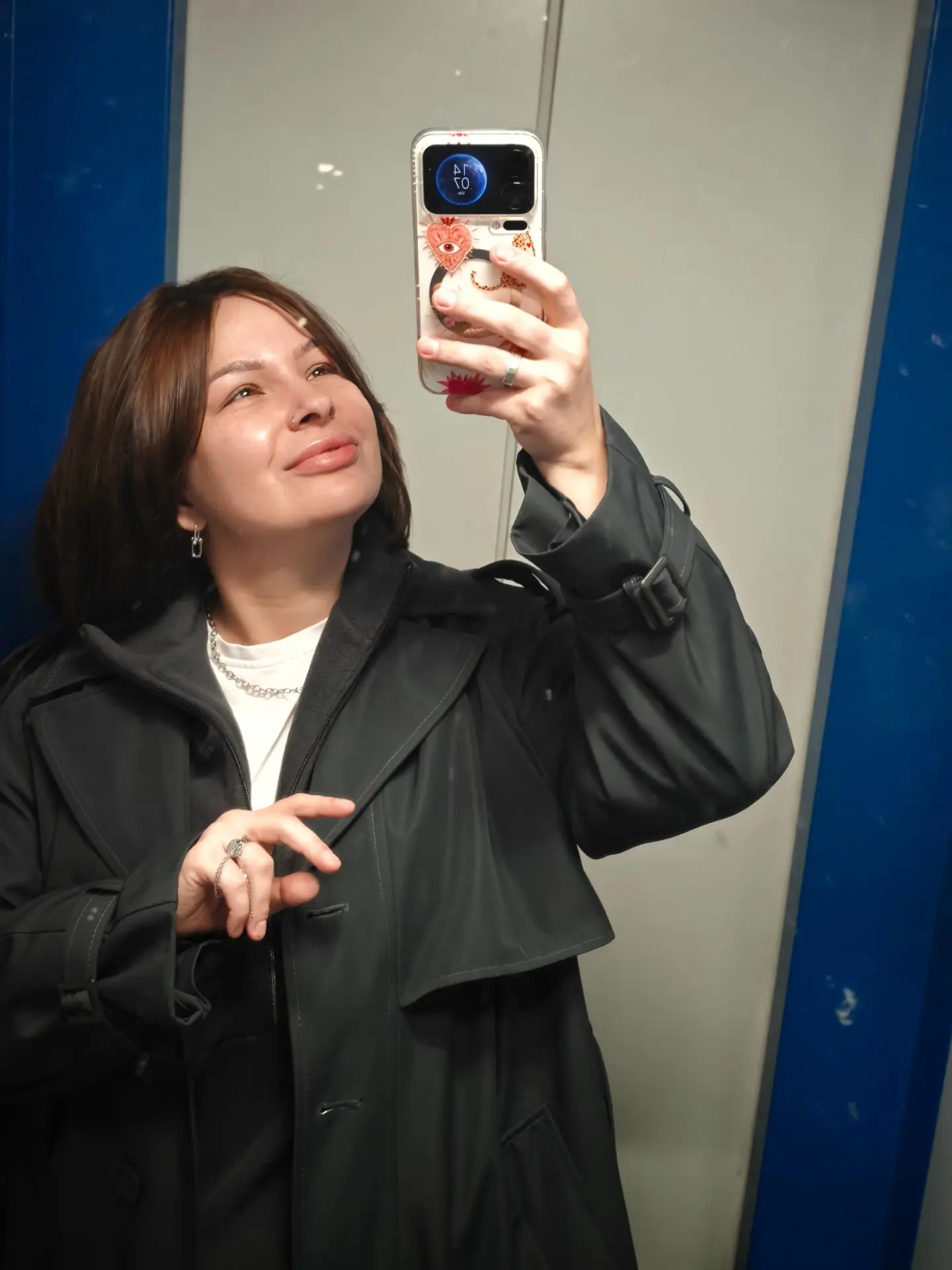 Это я счастливая , еду далеко , что бы вечером утонуть в чане с можжевельником и пихтой 🥳