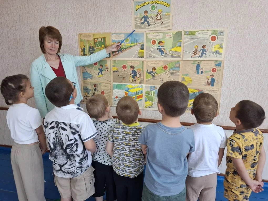 Знает каждый из детей,