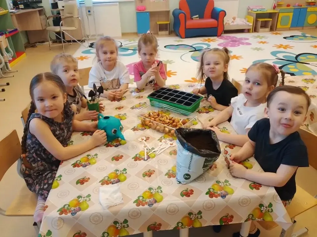 🌱 Сегодня в группе #Непоседы огородный бум! Ребята приняли участие в проекте «Посадка ...