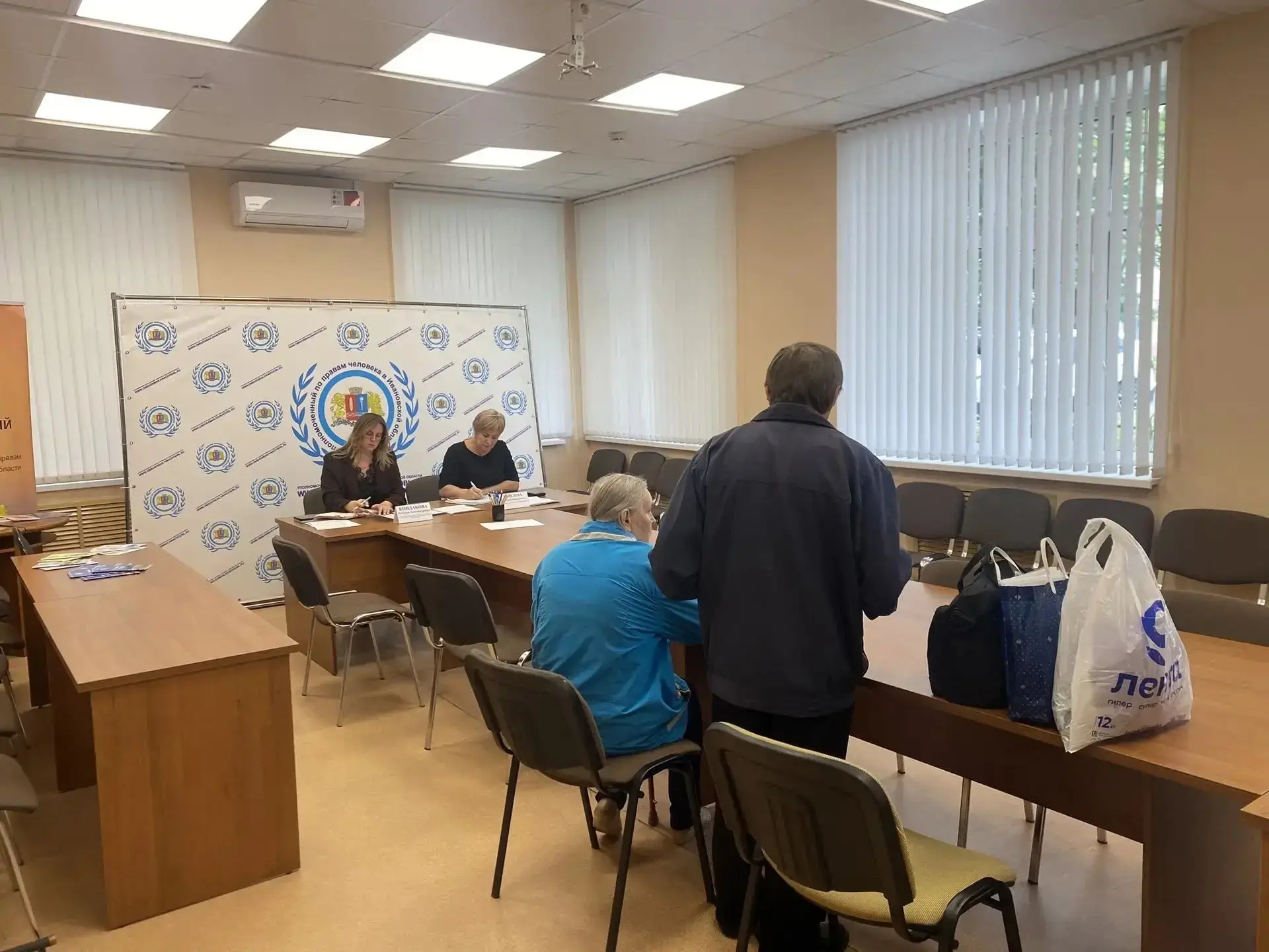 Провели личный приём граждан совместно с Уполномоченным по правам человека в Ивановской области

15 