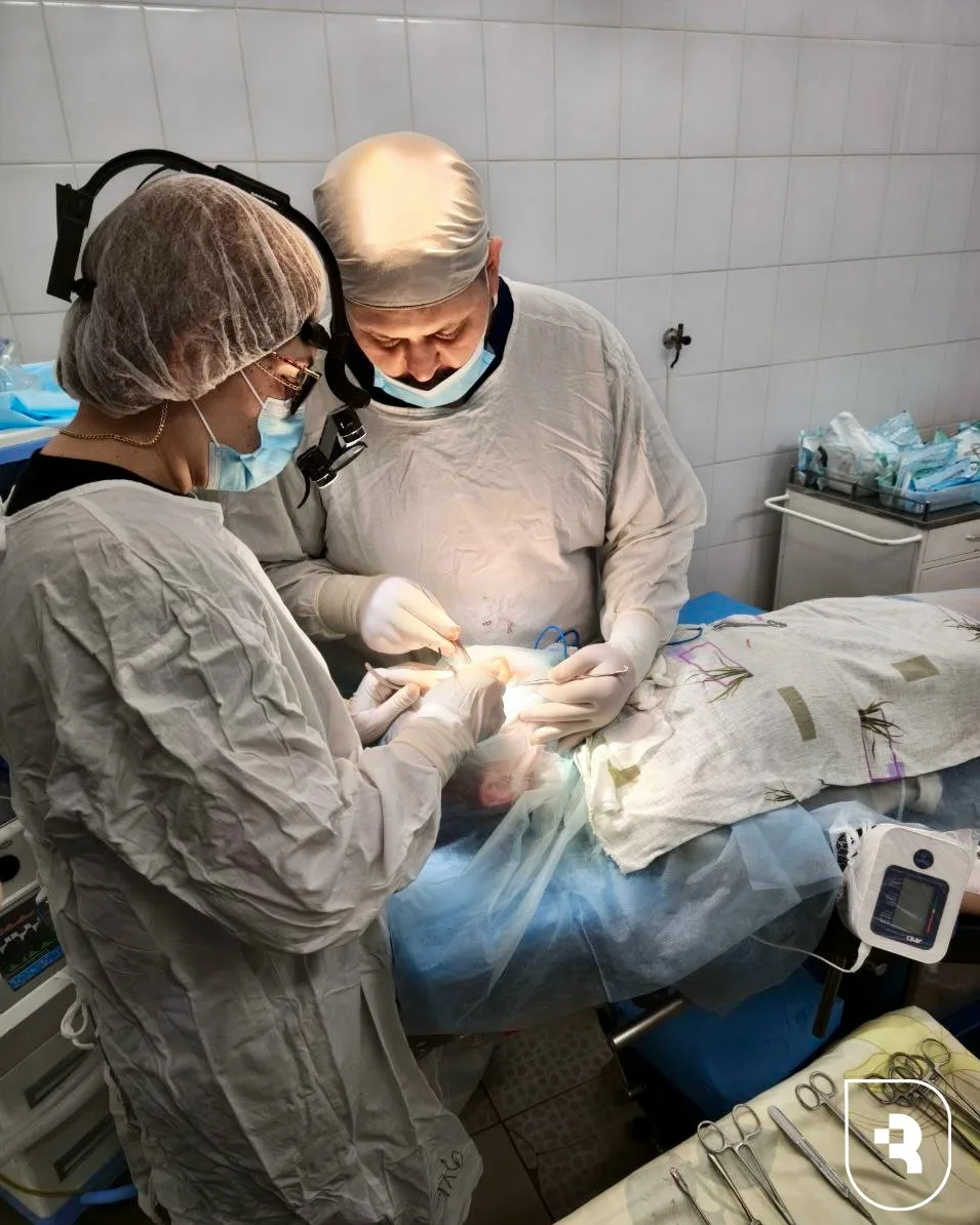 🧑Саратовские врачи за одну операцию заново собрали лицо юноше после ДТП

Врачи УКБ №1 СГМУ им. В.И.